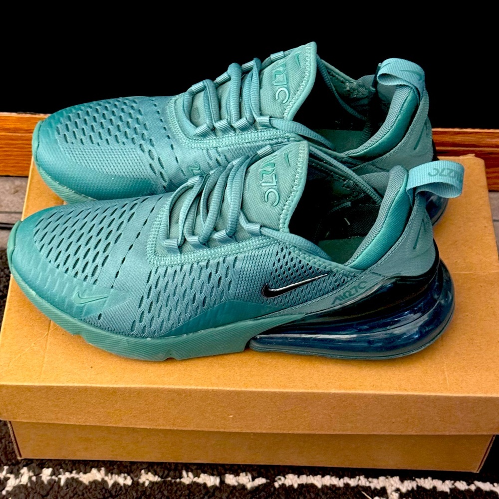 Like New Women’s Nike 270 Size 9.5 - “Emerald” Green